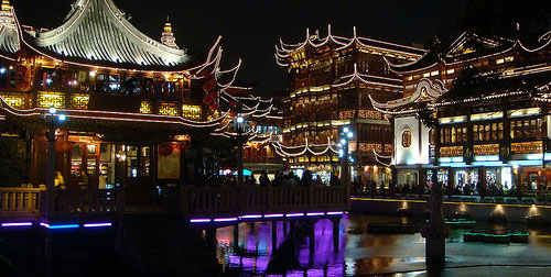 china-shanghai-old-city-by-night.jpg