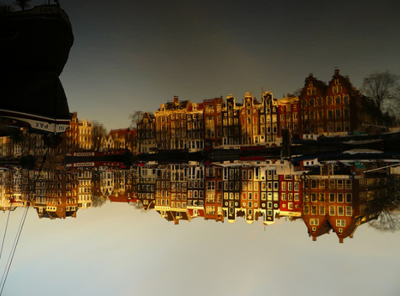 Amazing Photos of Mirror and Reflection Photography 17